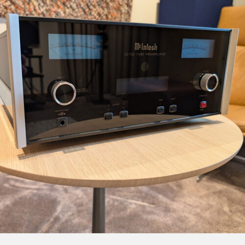 McIntosh C2700 Pre-amp/DAC Pre-owned